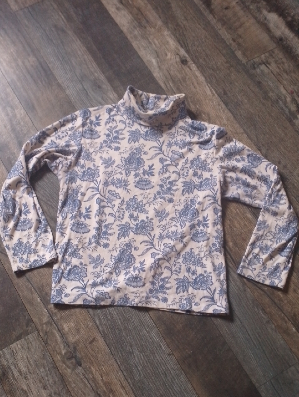 Tabi White With Blue Floral Patterns Long Sleeve Turtle Neck